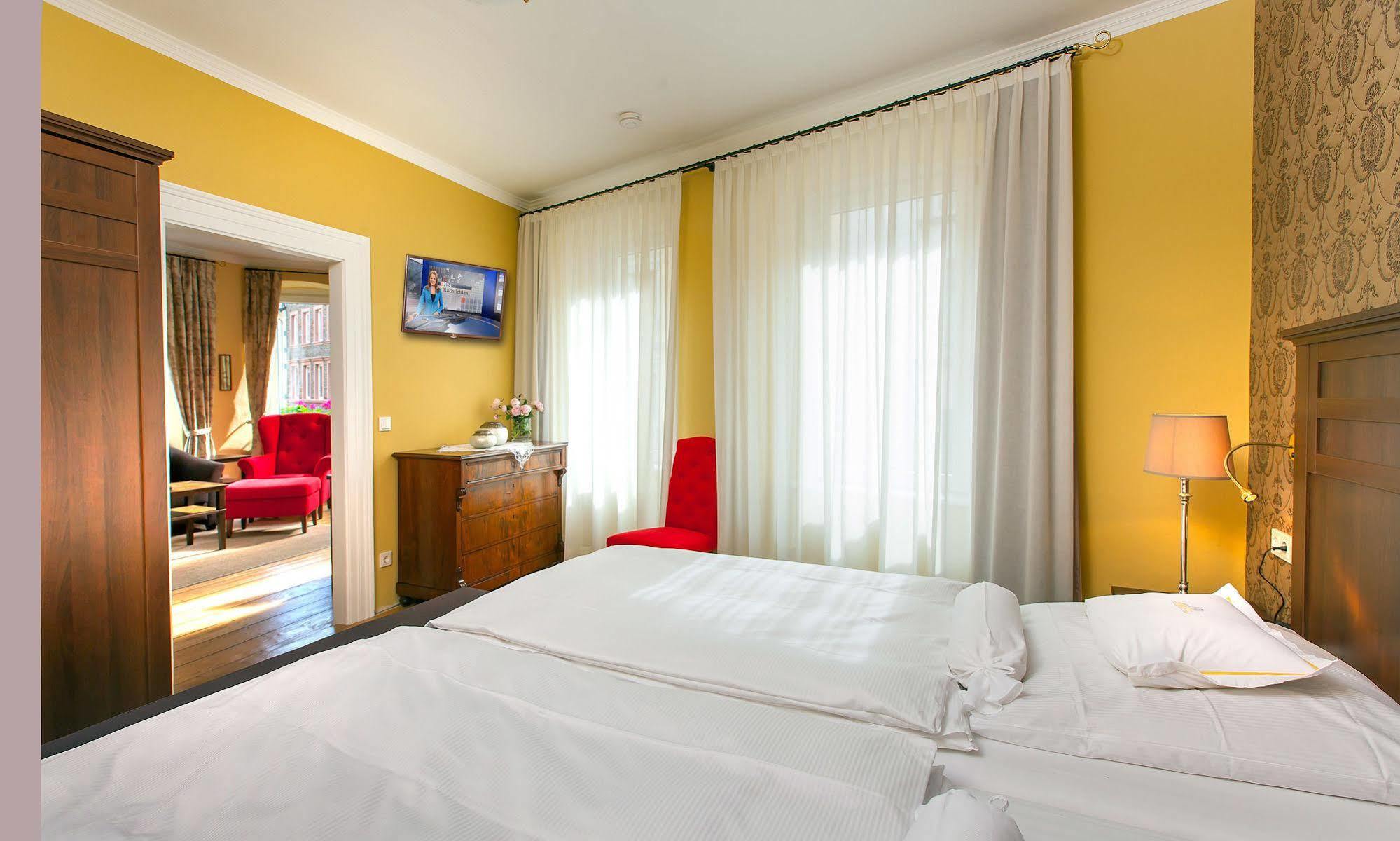 Boutique-Hotel Moseltor Трабен-Трарбах Екстер'єр фото